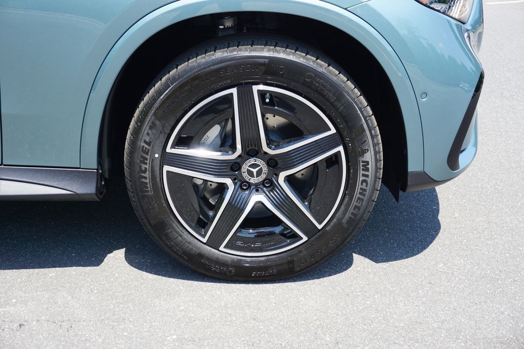 2025 Mercedes-Benz GLC 300 7