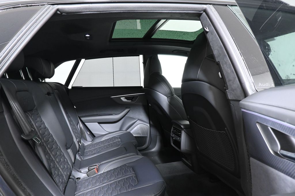 Thumbnail: 2026 Audi RS Q8 - 18