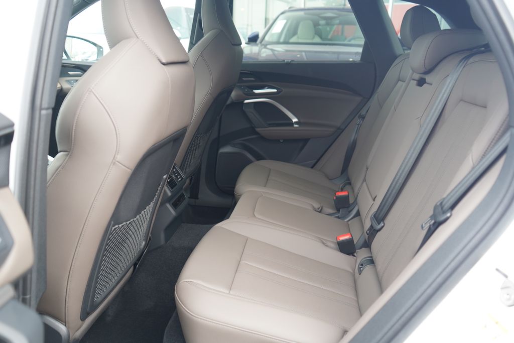 Thumbnail: 2025 Audi Q5 - 7