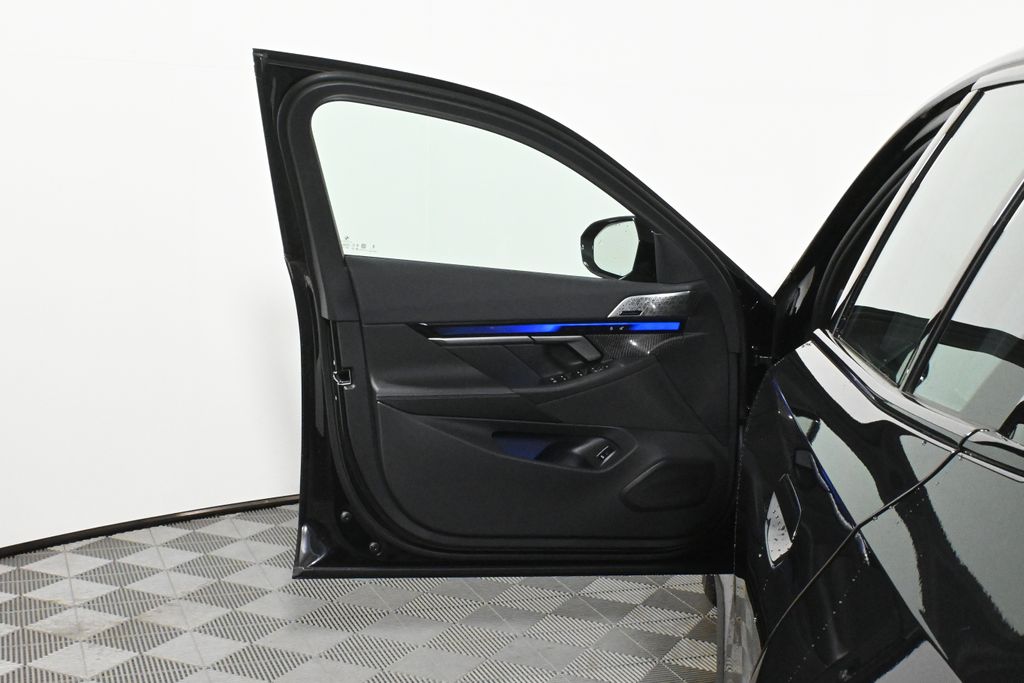 Thumbnail: 2025 BMW M5 - 31