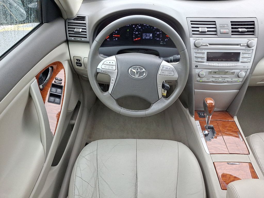 2011 Toyota Camry XLE 11
