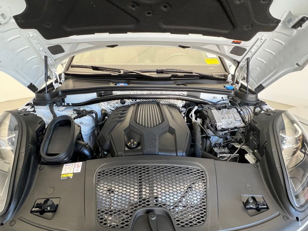 Thumbnail: 2023 Porsche Macan - 26