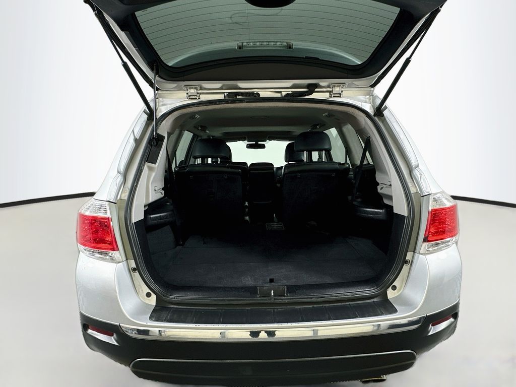 Thumbnail: 2013 Toyota Highlander - 27