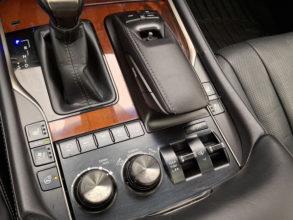 2019 Lexus LX 570 17