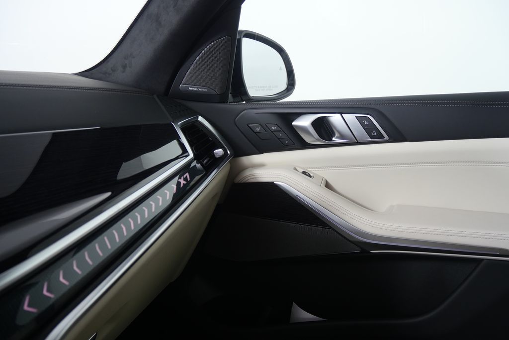 Thumbnail: 2026 BMW X7 - 27