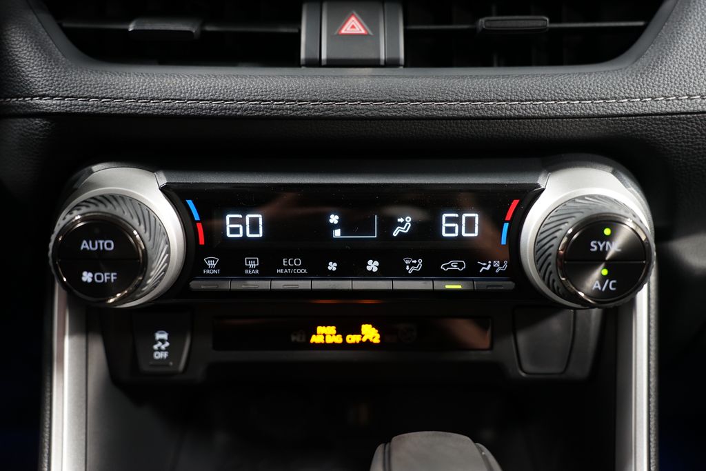 2025 Toyota RAV4 XLE 20