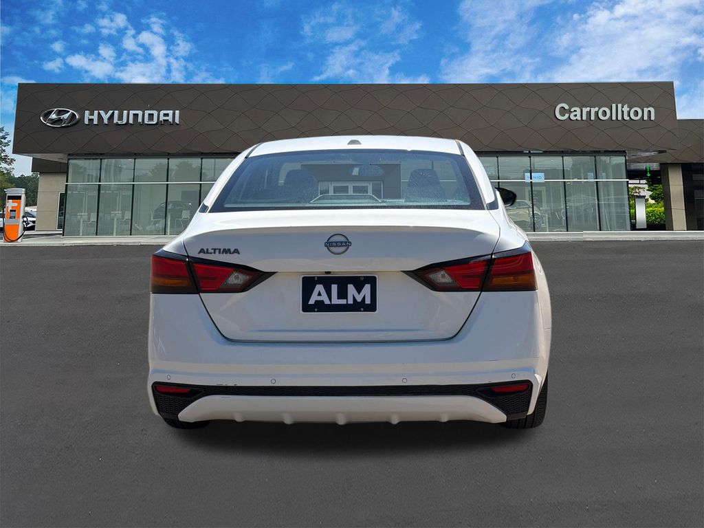 Used 2025 White Nissan 2.5 SV image 6