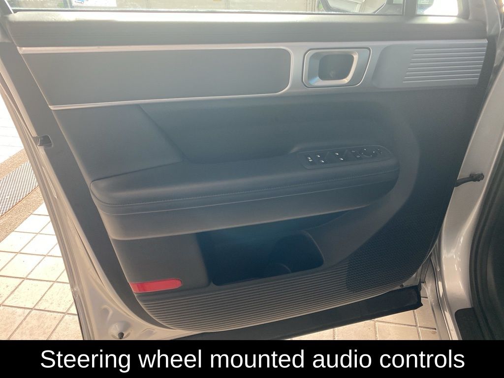 Used 2025 Silver Hyundai SEL image 9