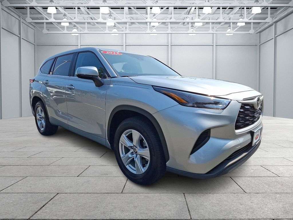 Thumbnail: 2023 Toyota Highlander - 3