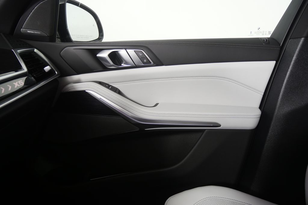 Thumbnail: 2026 BMW X5 - 23