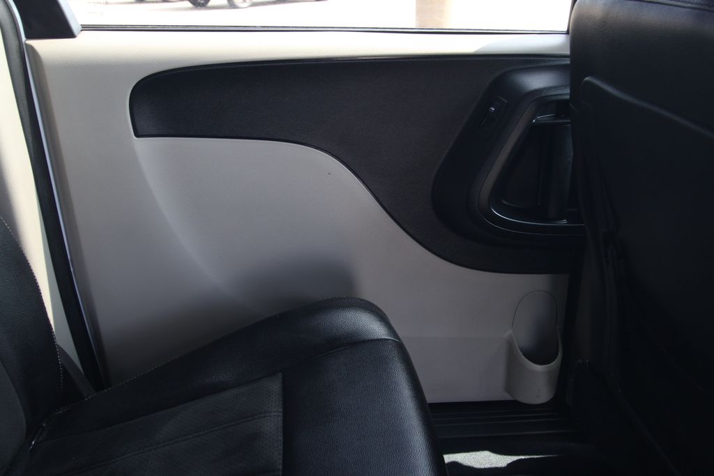 Used 2019 Dodge Grand Caravan Van