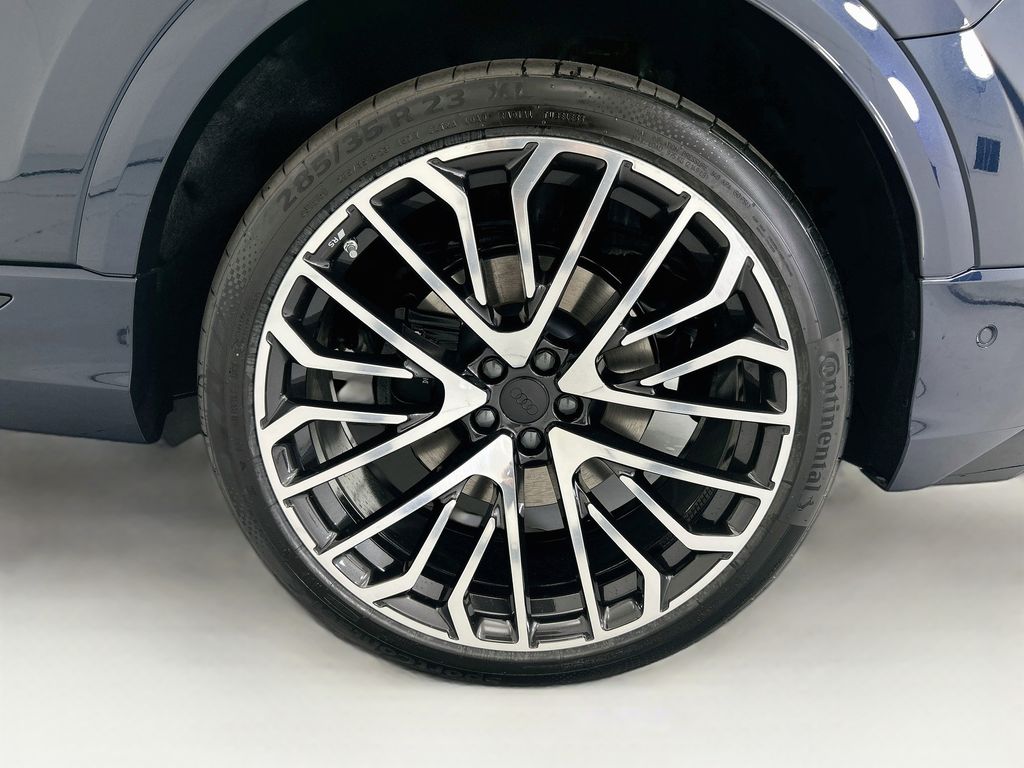 Thumbnail: 2026 Audi SQ8 - 30