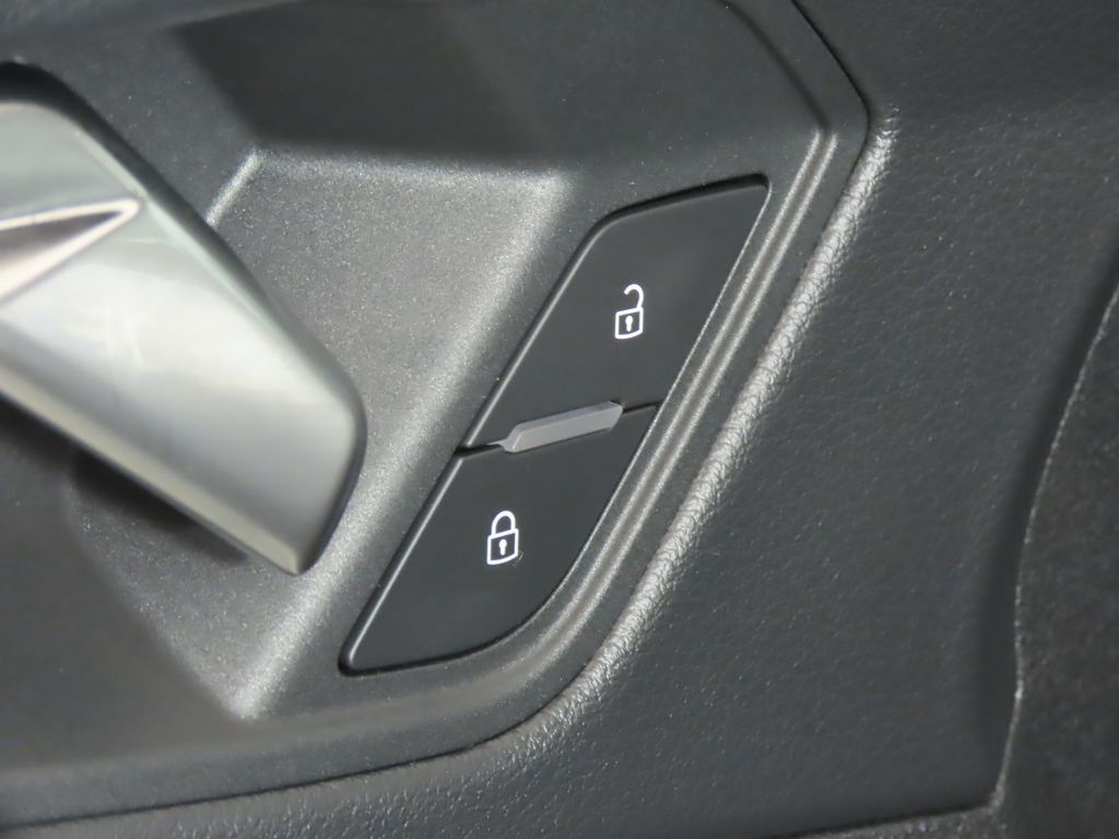 Thumbnail: 2025 Audi Q3 - 31