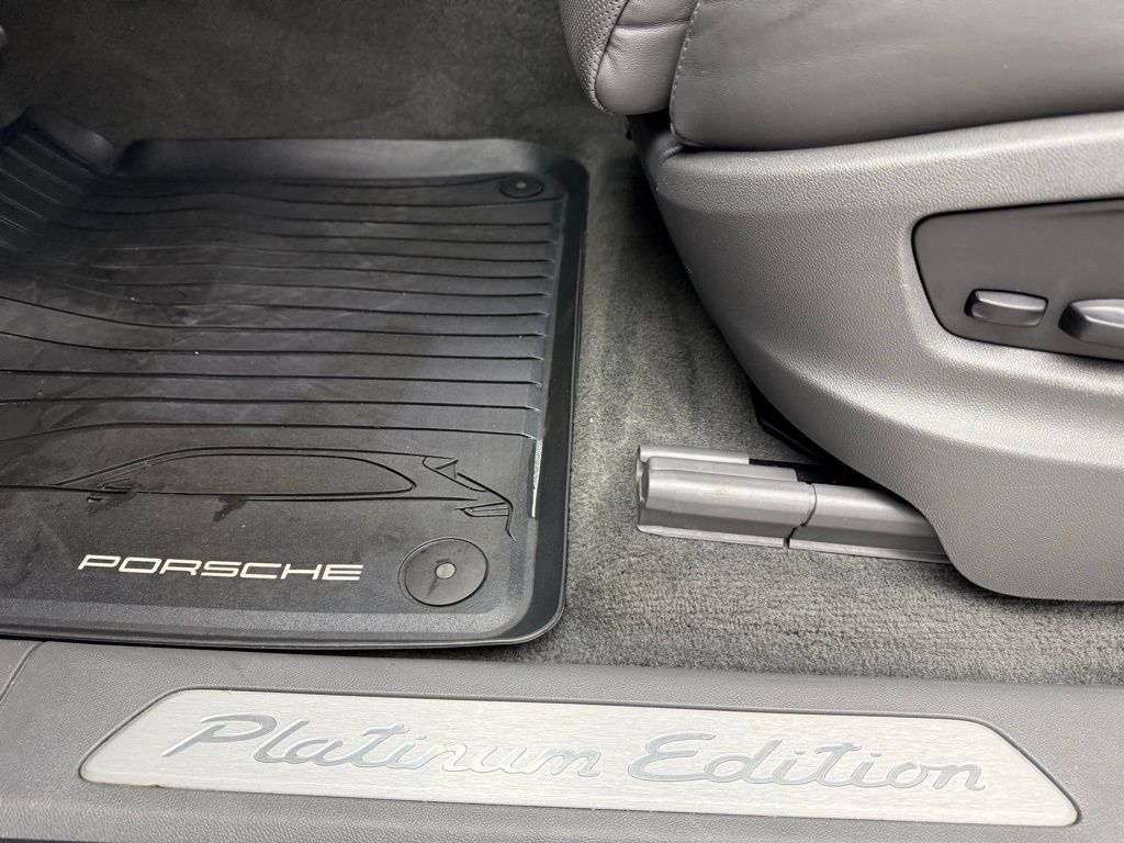 Thumbnail: 2023 Porsche Cayenne - 30