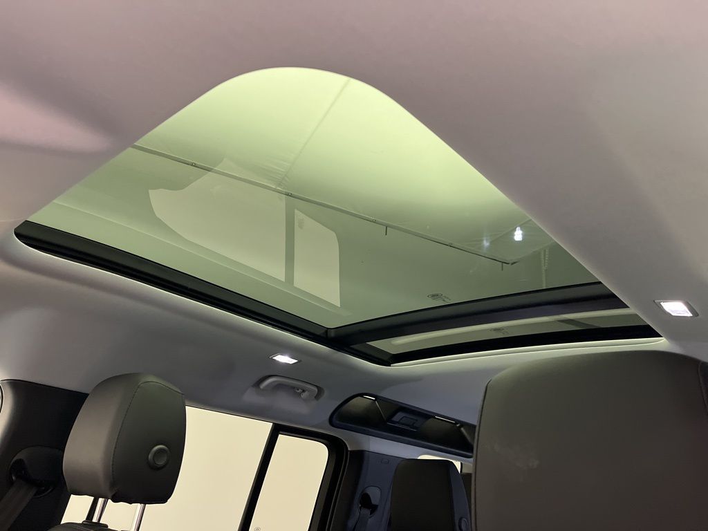 Thumbnail: 2025 Land Rover Defender - 21