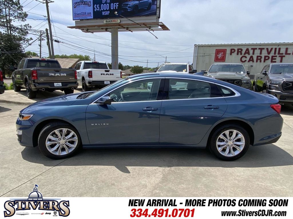2025 Lakeshore Blue Metallic Chevrolet Malibu LT FWD Sedan