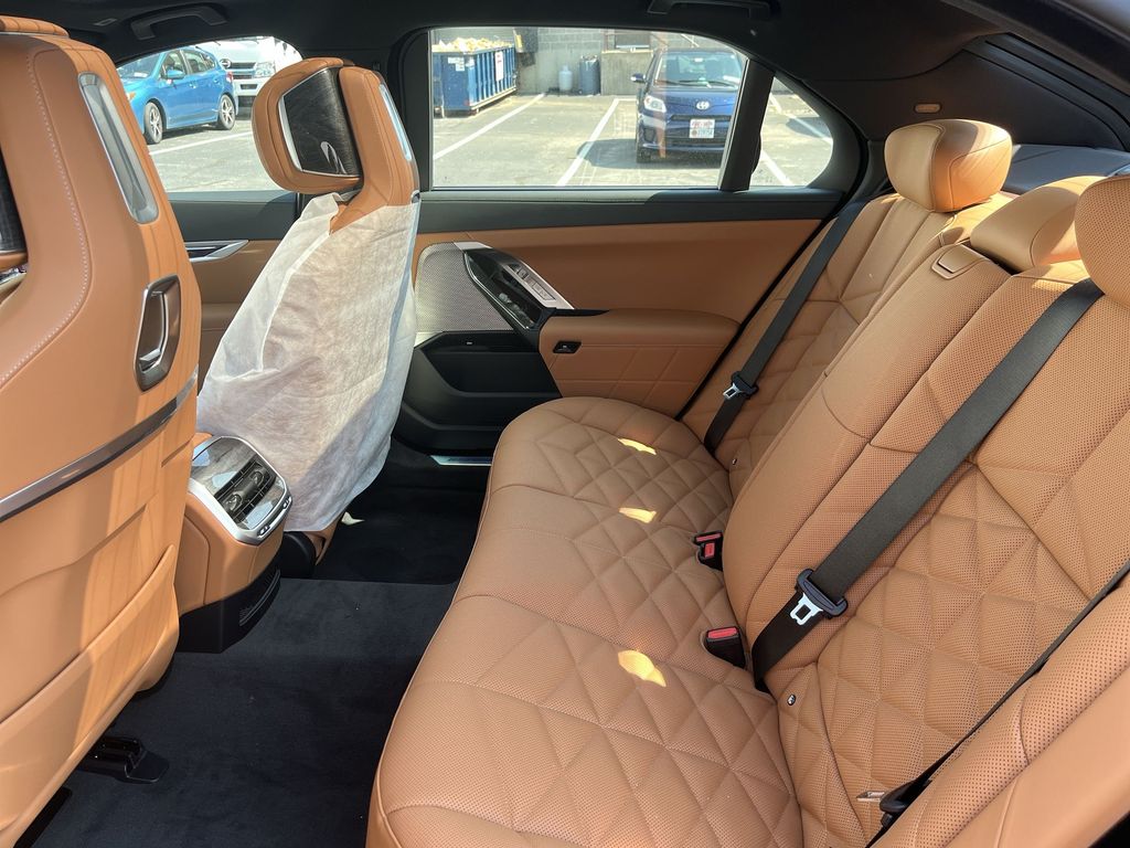 Thumbnail: 2025 BMW 7 Series - 22