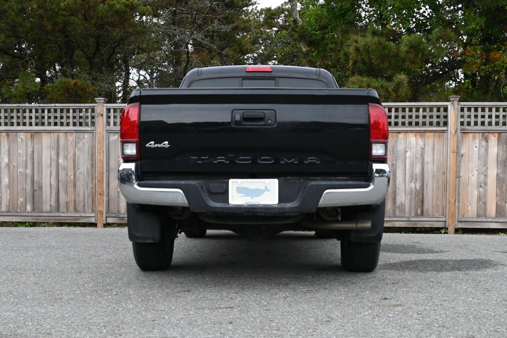 Thumbnail: 2019 Toyota Tacoma - 5