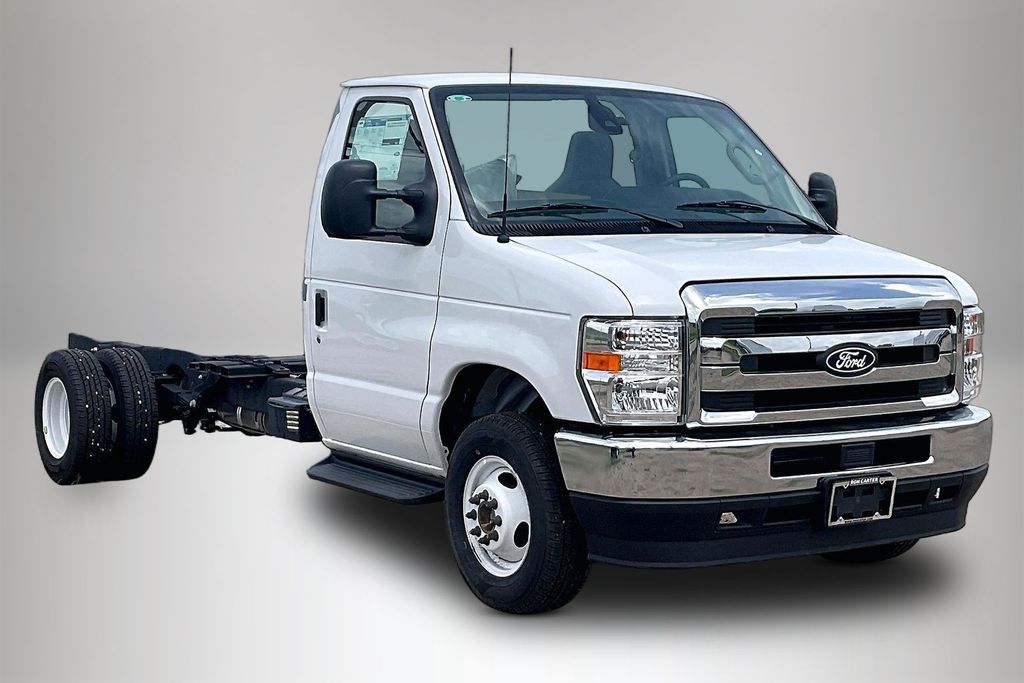 Oxford White 2027 Ford E-Series Chassis Pickup Truck Rear-Wheel Drive 6-Speed Automatic