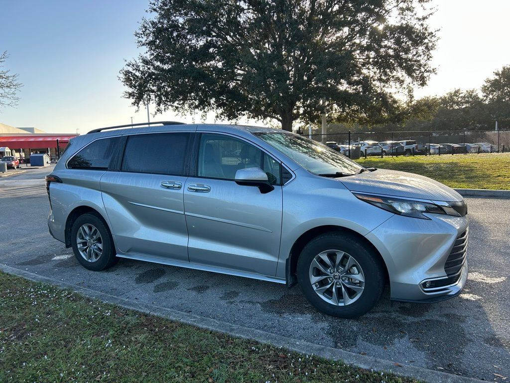 Thumbnail: 2024 Toyota Sienna - 7