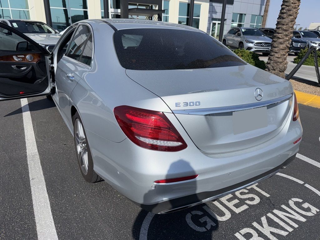 Thumbnail: 2019 Mercedes-Benz E-Class - 4