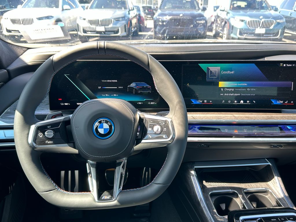 2024 BMW i7 M70 18