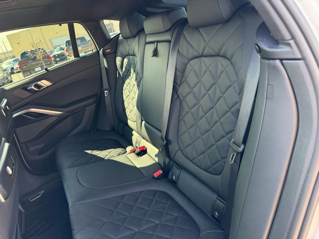 Thumbnail: 2025 BMW X6 - 22