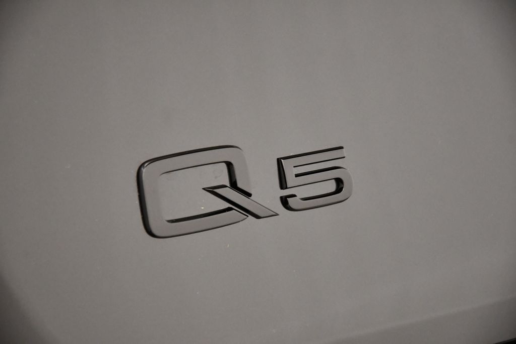 Thumbnail: 2025 Audi Q5 - 9