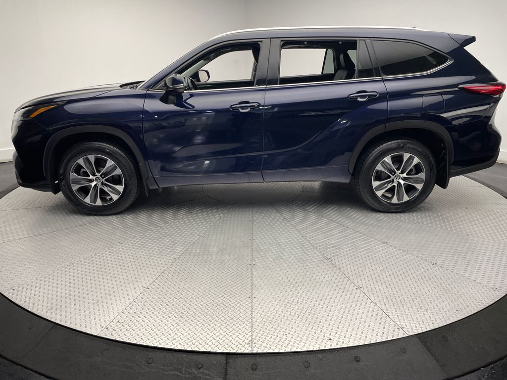 2021 Toyota Highlander XLE 8