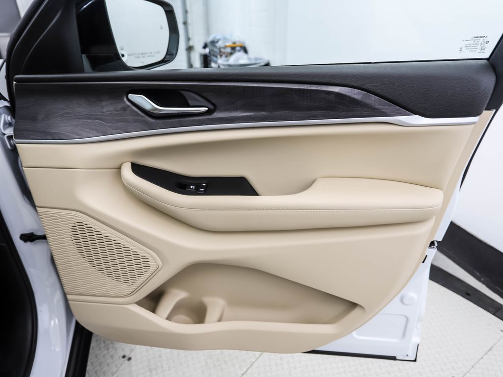 2023 Jeep Grand Cherokee L Limited Edition 29