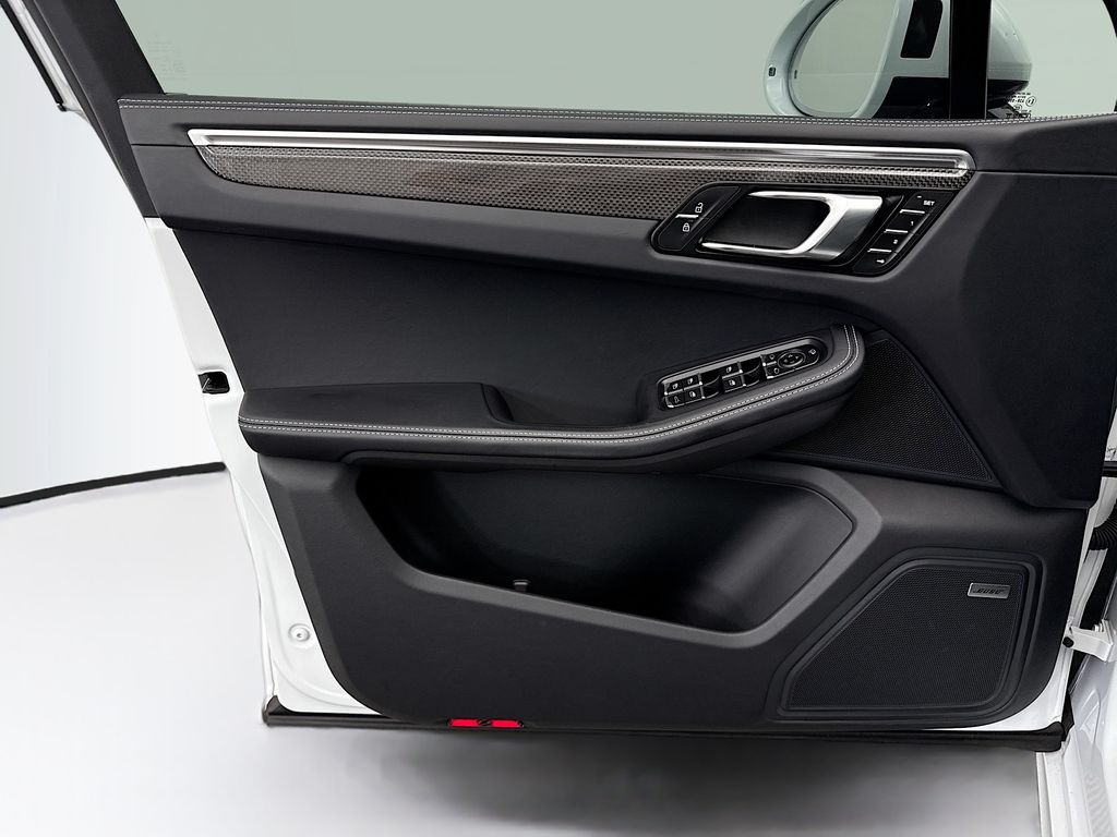 Thumbnail: 2024 Porsche Macan - 25