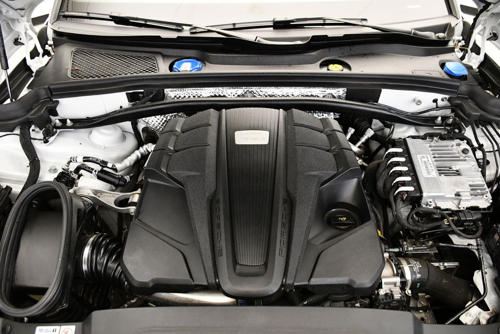 2022 Porsche Macan S 9