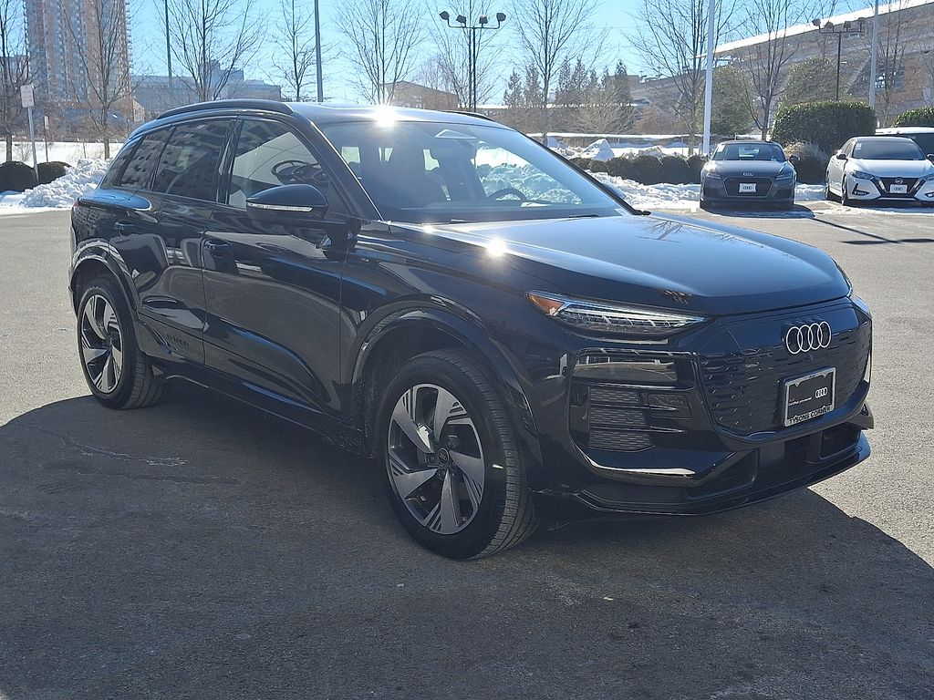 Thumbnail: 2025 Audi Q6 e-tron - 3