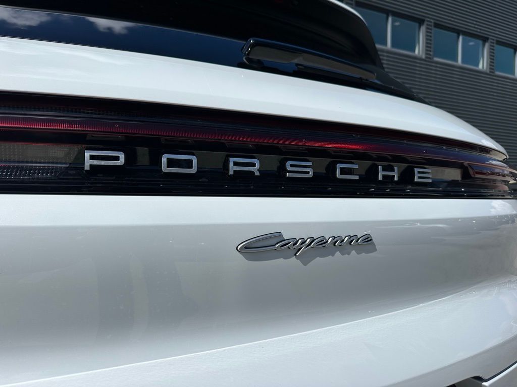 Thumbnail: 2026 Porsche Cayenne - 14
