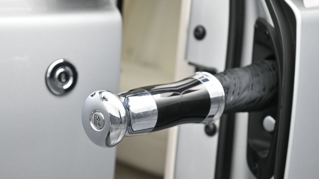 Certified Used 2022 White Rolls-Royce  image 6