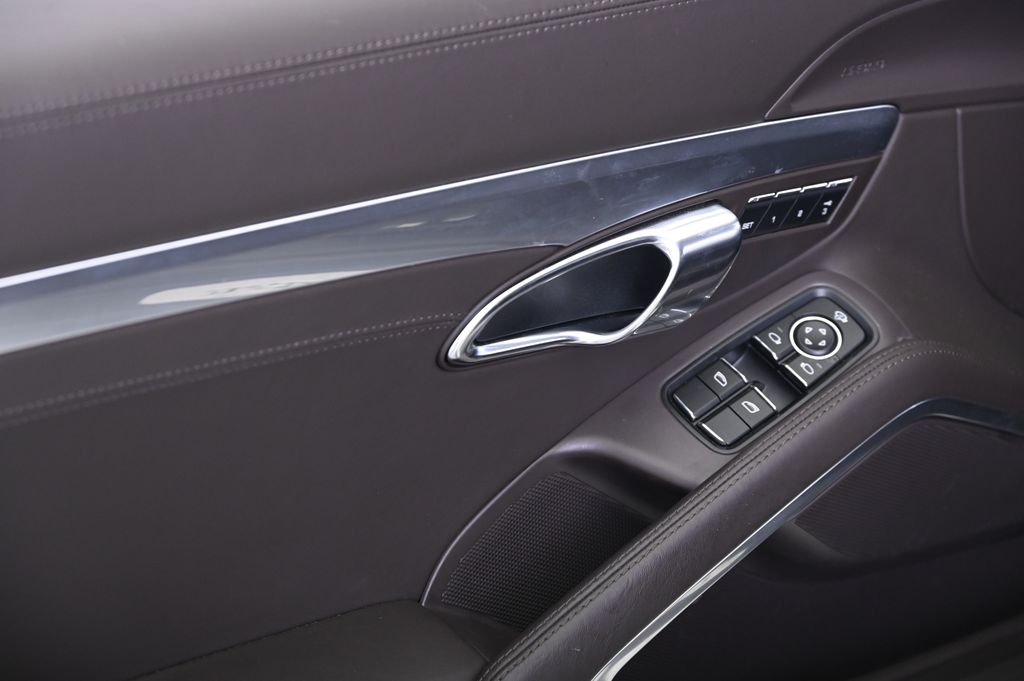 Thumbnail: 2012 Porsche 911 - 26