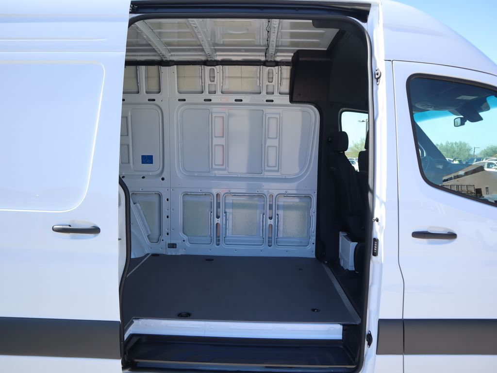 Thumbnail: 2025 Mercedes-Benz Sprinter - 23