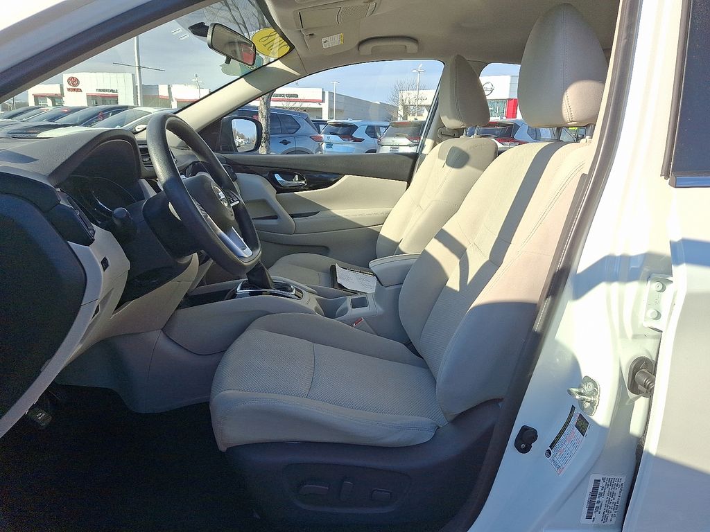 Thumbnail: 2018 Nissan Rogue Sport - 14