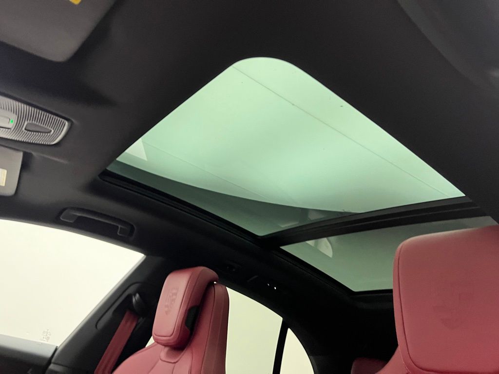 Thumbnail: 2026 Porsche Macan - 22