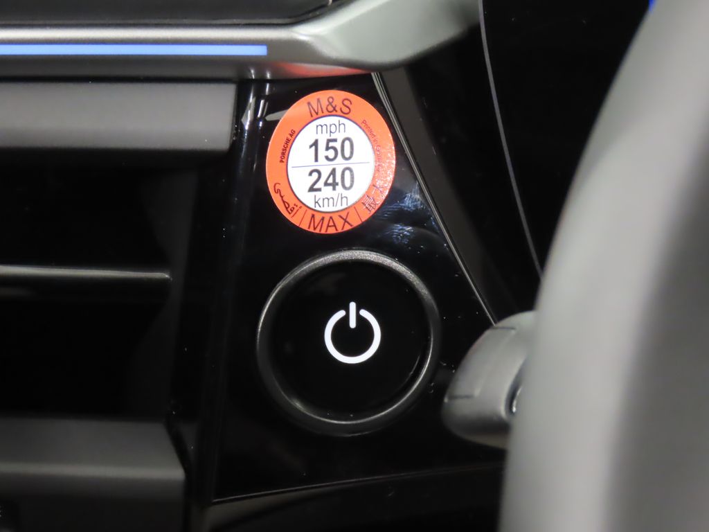 Thumbnail: 2025 Porsche Macan - 23