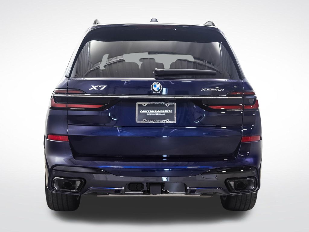 Thumbnail: 2027 BMW X7 - 4