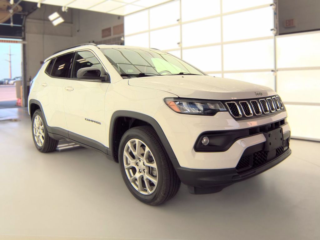 2023 Jeep Compass Latitude Lux 4WD