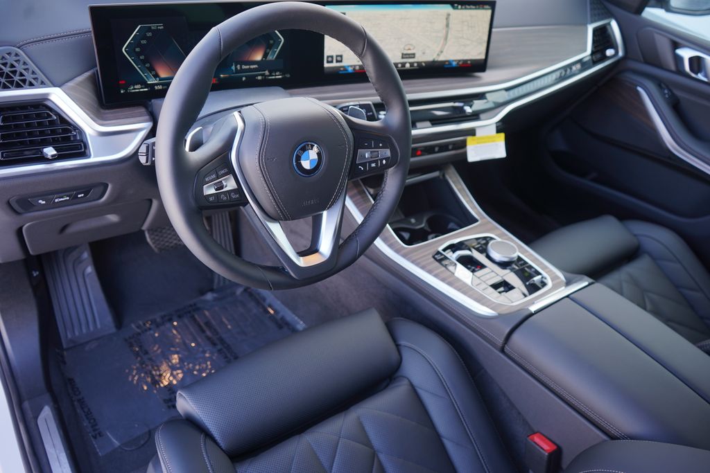 2025 BMW X5 xDrive50e 12