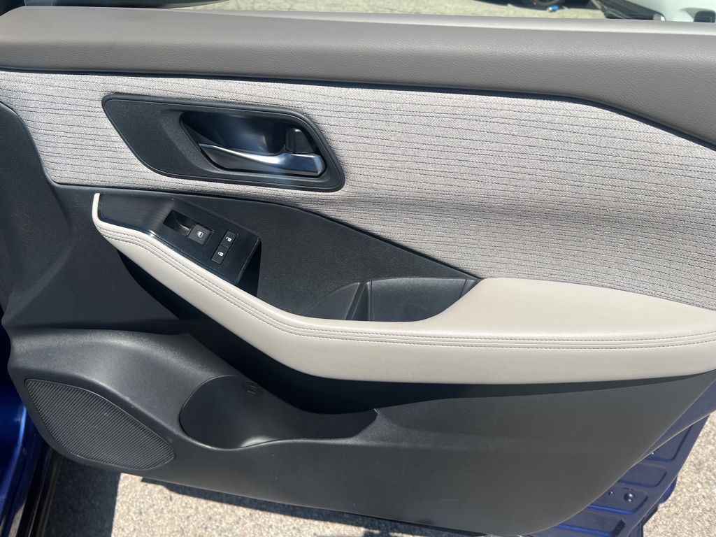 2021 Nissan Rogue SV photo