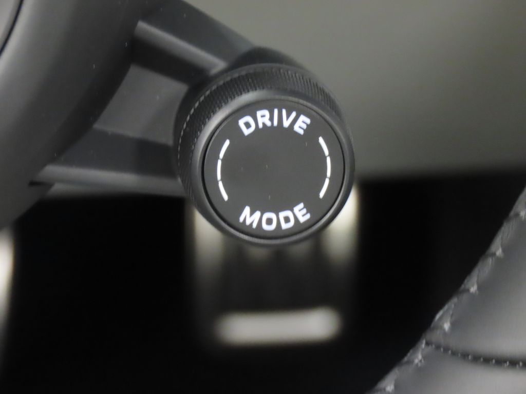 Thumbnail: 2026 Porsche Macan - 23