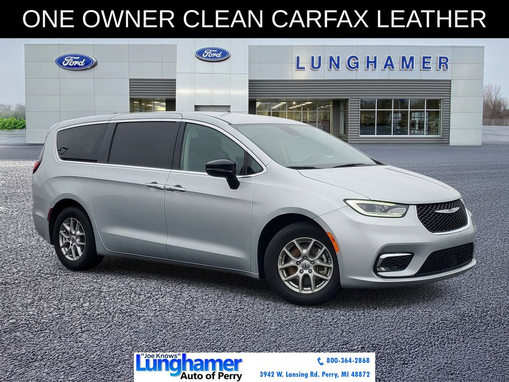 Silver Mist Clearcoat 2024 Chrysler Pacifica Minivan Front-Wheel Drive 9-Speed Automatic