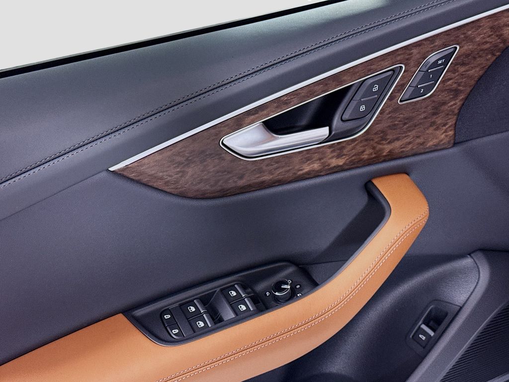 Thumbnail: 2026 Audi Q8 - 25