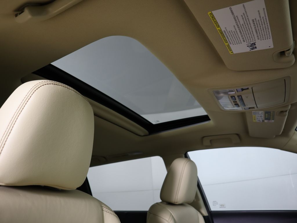 Thumbnail: 2016 Toyota Highlander - 18