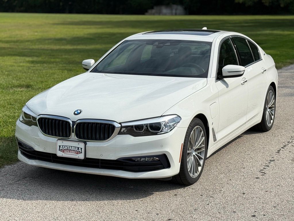 Alpine White 2018 BMW 5 Series Sedan All-Wheel Drive 8-Speed Automatic