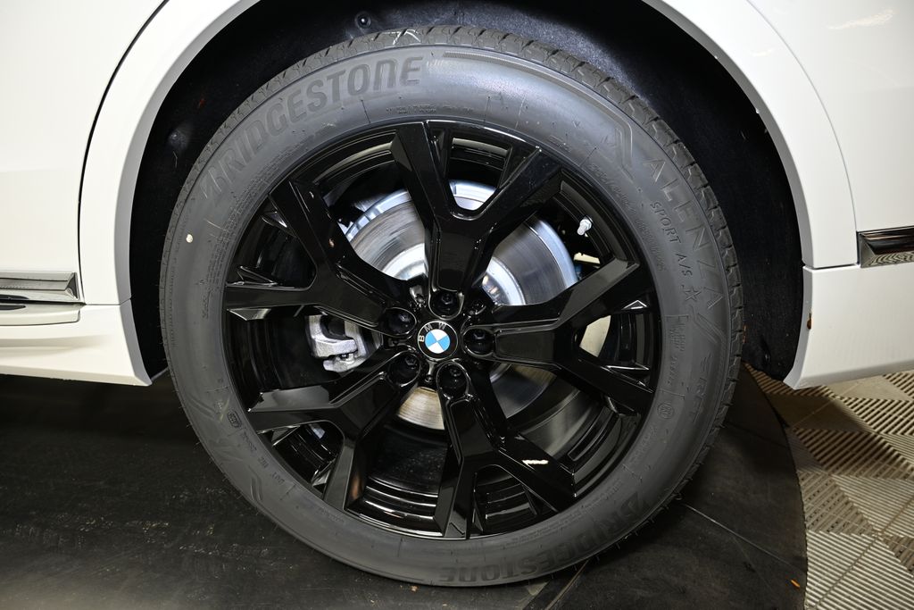 Thumbnail: 2026 BMW X7 - 12